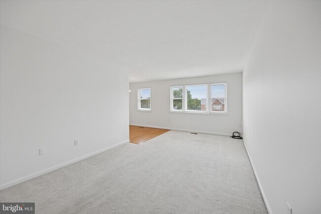 Building Photo - 4000 Lyman Dr