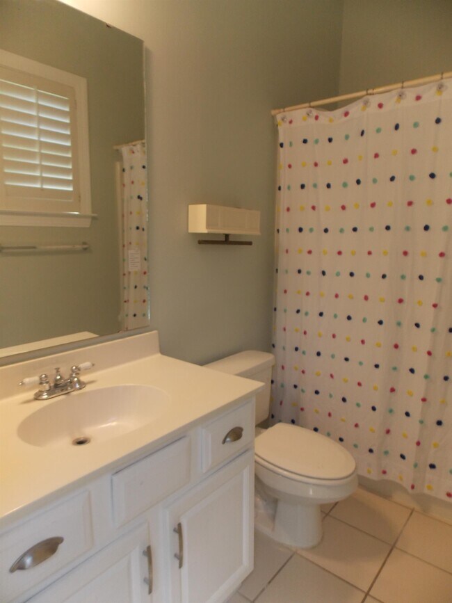 Building Photo - 1179 N Blackmoor Dr