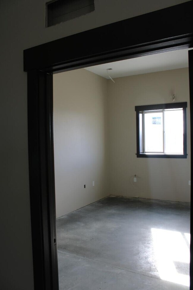 Building Photo - 61A W 465 N