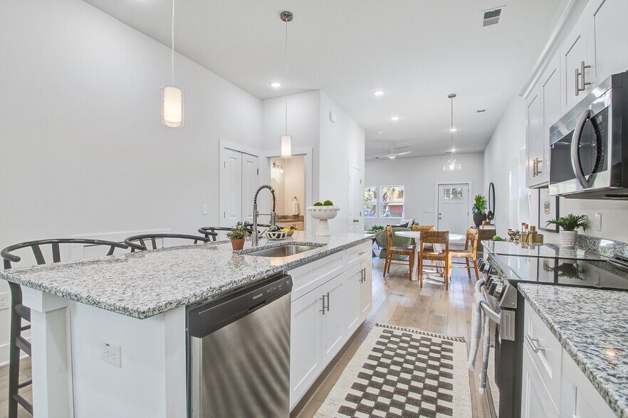 Building Photo - 5739 Murray Dr