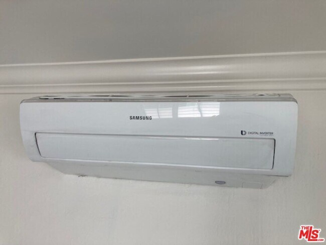 Building Photo - 440 N Orange Grove Ave