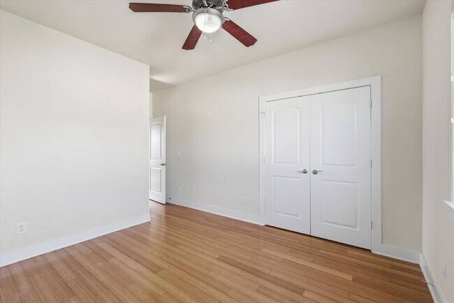Building Photo - 13420 Lyndhurst St