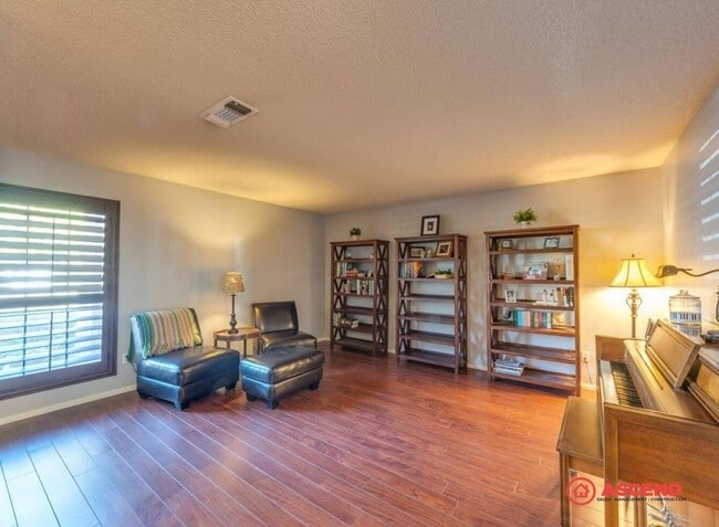 Building Photo - Phenomenal Home On The West Side of Town – Near Bakersfield Marketplace