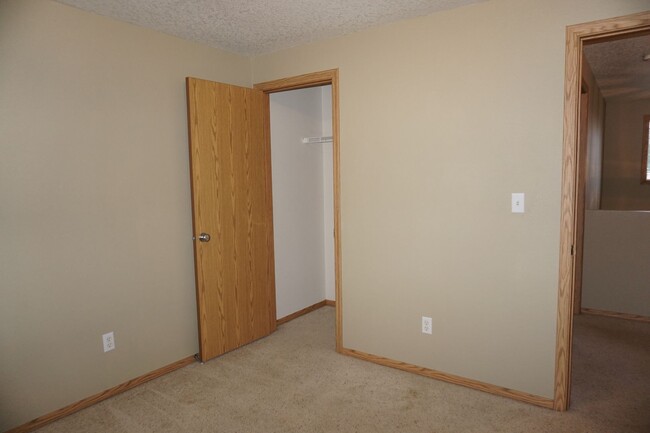 Building Photo - 6412 NE 78th Ave