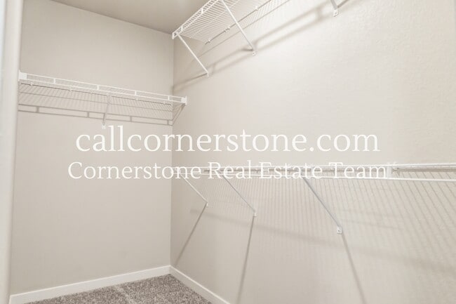 Building Photo - 9844 Cronin St