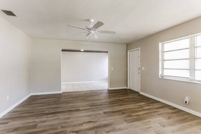 Building Photo - 811 SW 28th Terrace