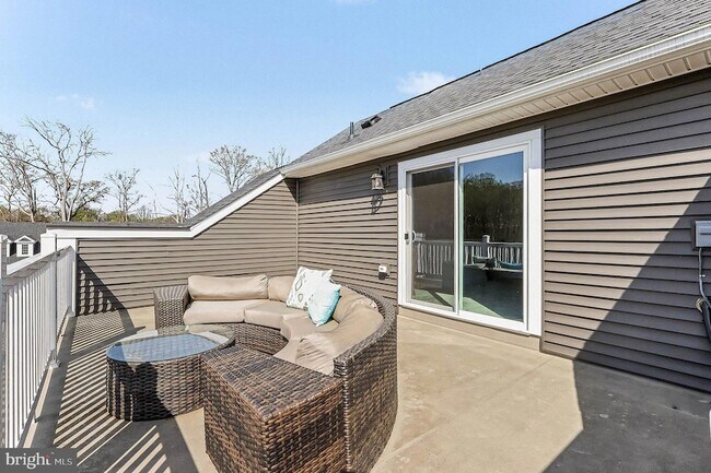 Building Photo - 10878 Foxtrot Cir