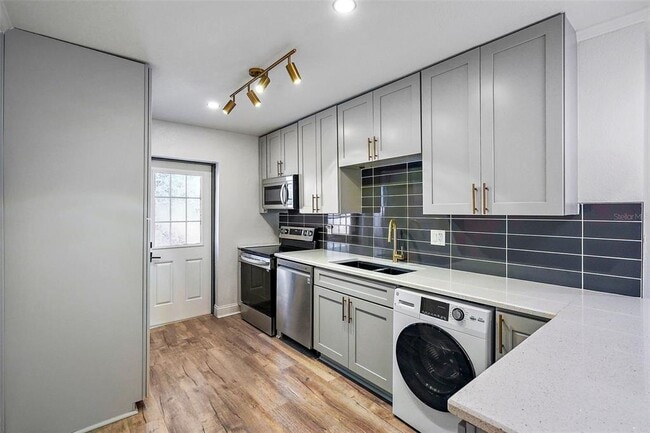 Building Photo - 779 12th Ave N