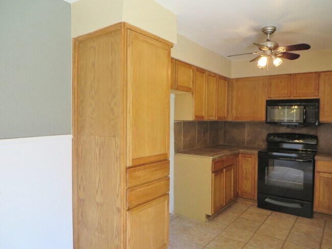Building Photo - 3 Bedroom 2 Bathroom Georgetown Home