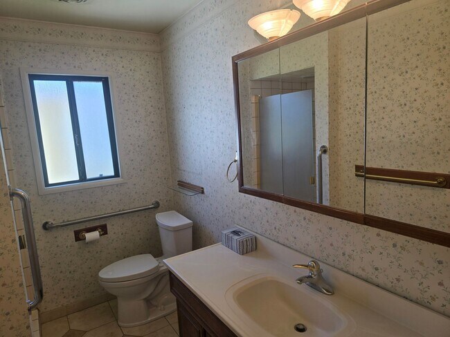 Building Photo - Spacious Single Family Home in Garden Grove for Lease