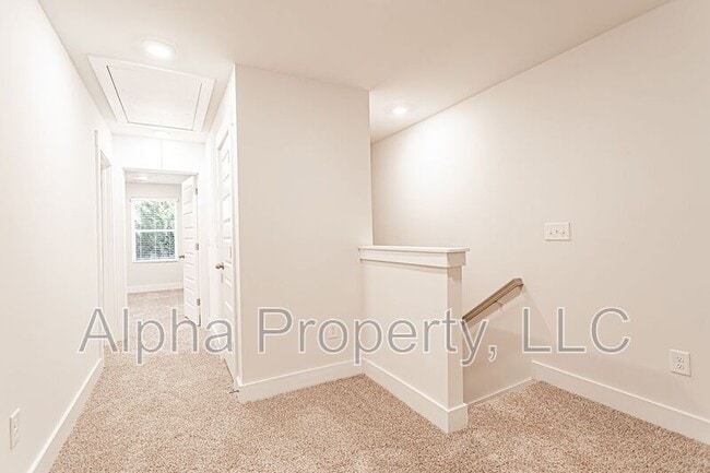 Building Photo - 212 Round Back Way