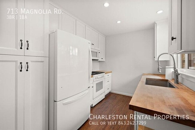 Building Photo - 713 Magnolia Rd