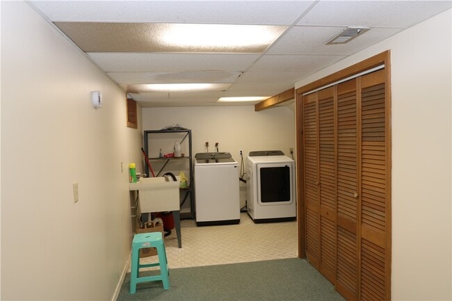 Building Photo - 195 Brookridge Dr