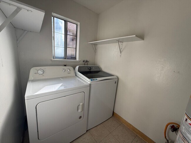 Building Photo - SANTA CLARA - Remodeled unit with patio, two parking spaces, community pool