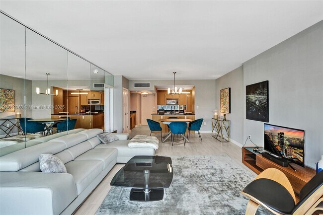Building Photo - 10275 Collins Ave