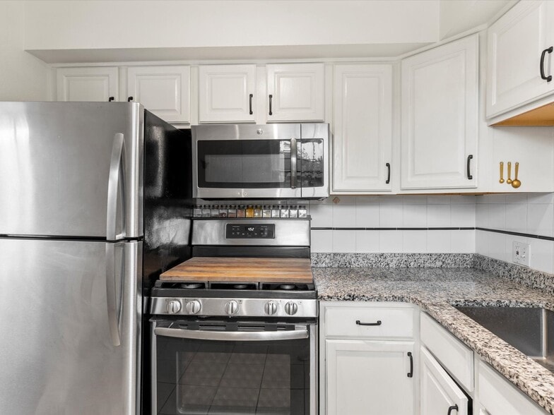 Building Photo - 6003 E 28th Ave