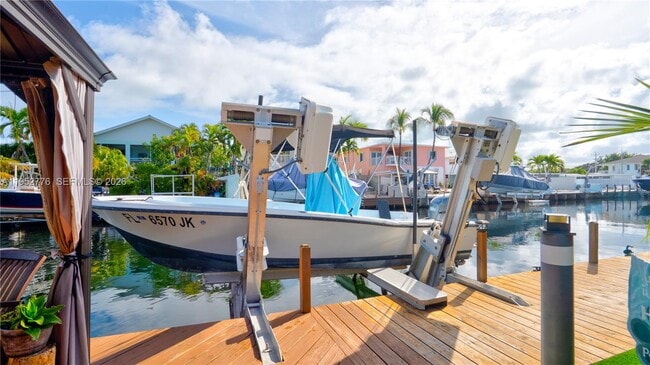 Building Photo - 150 Azalea St