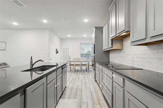 Building Photo - 8338 Martinique Mews