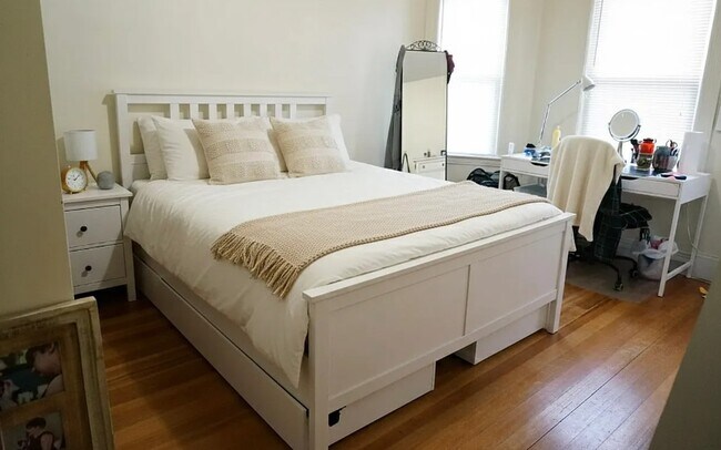 Building Photo - 44 Easton St