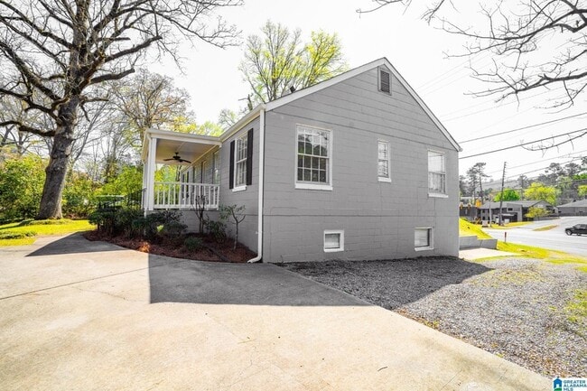 Building Photo - 9 Edgehill Rd