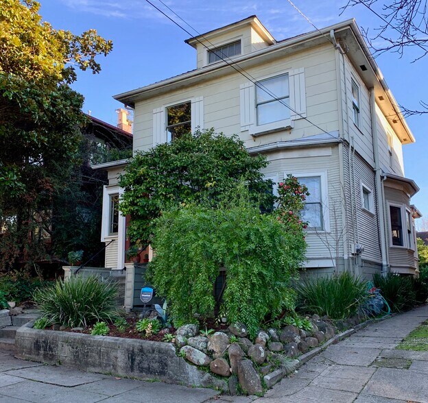 Building Photo - 1910 Virginia St