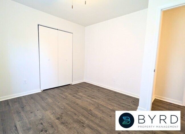 Building Photo - 5006 Glen Tara Dr