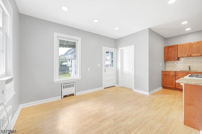 Building Photo - 38 Semel Ave