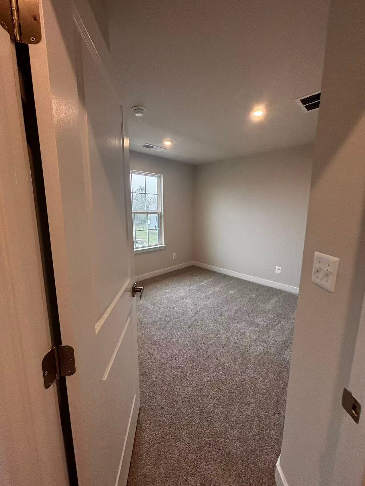 Building Photo - 735 Rosemary Way