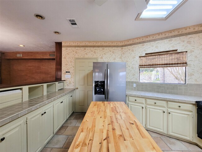 Building Photo - 4717 Country Club View