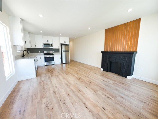 Primary Photo - 614 W 84th St
