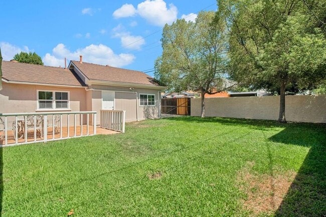 Building Photo - Stunning Northridge 4+2 Single Family House