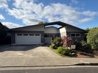 Building Photo - THREE BEDROOM /  TWO BATH HOME WITH FAMILY...