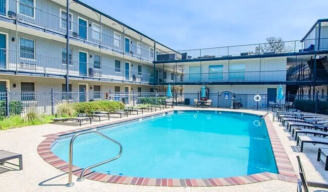 Building Photo - Stylish 2BR Condo in The Bradshaw – Gated ...