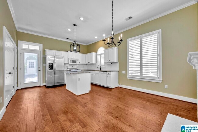 Building Photo - 6285 S Clubview Cir