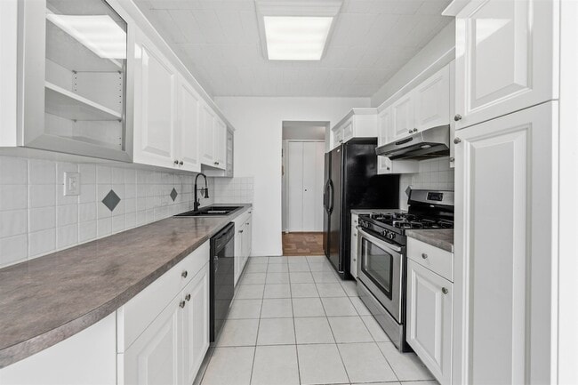 Building Photo - 9060 Palisade Ave