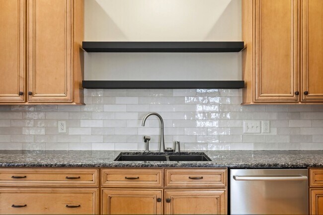 Building Photo - 520 Iverson Way