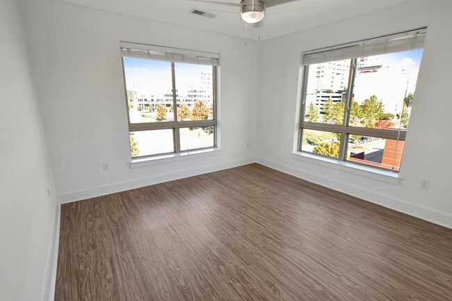 Building Photo - 101 S Tryon St