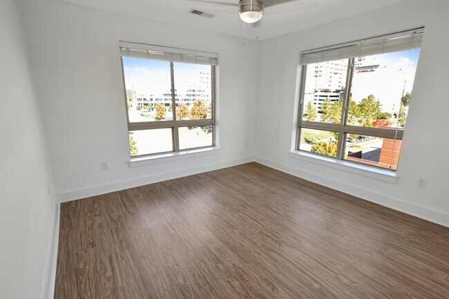 Building Photo - 650 E Brooklyn Vlg Ave