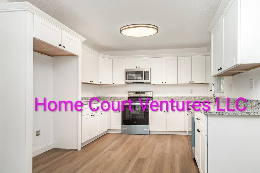 Kitchen - 639 W Williams St