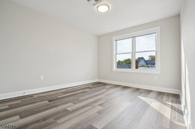 Building Photo - 246 Main St