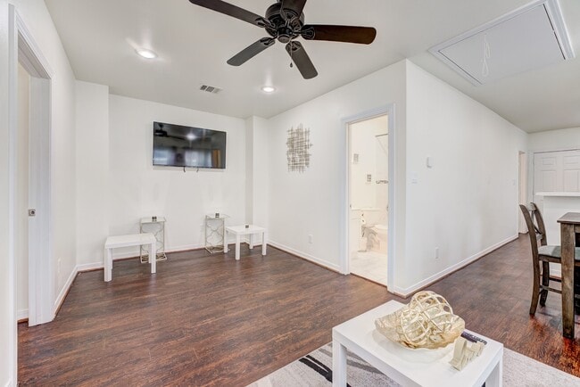 Building Photo - 2720 Truxillo St