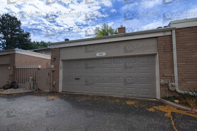 Building Photo - 3342 S Oneida Way