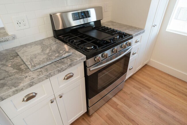 Building Photo - 1167 Bellevue Ave