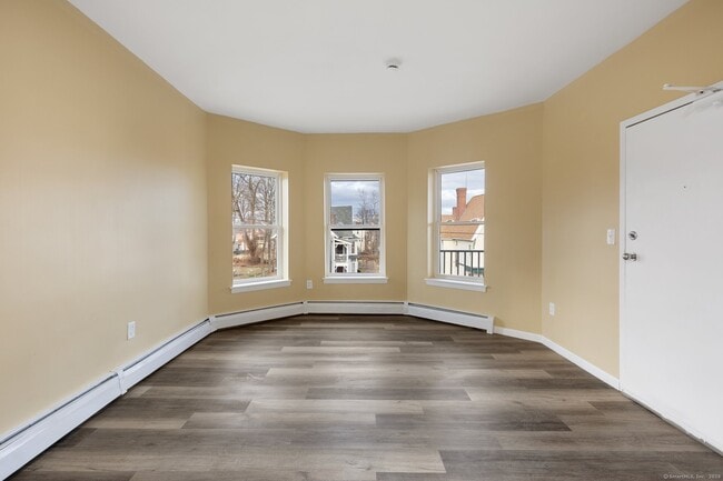 Building Photo - 31 Capen St