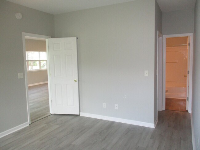 Building Photo - 3923 Gladiola Ct