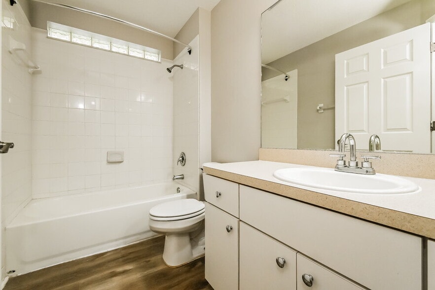 Building Photo - 6127 Skylarkcrest Dr