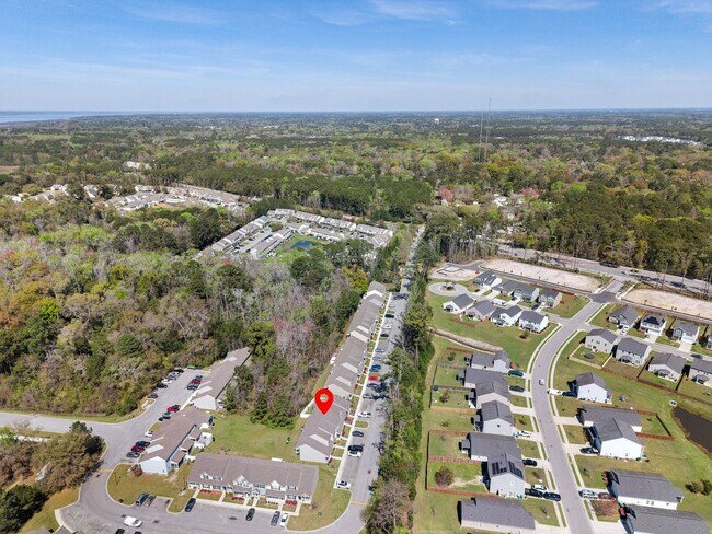 Building Photo - Move-In Ready 2BR Townhome in Beaufort – Don’t Miss This!