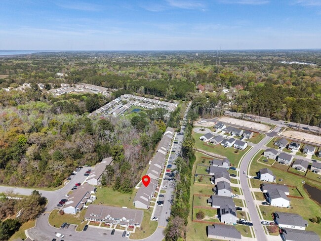 Building Photo - Two Bedroom Townhome