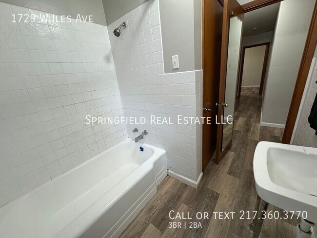 Building Photo - 1729 W Iles Ave