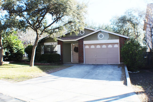 Building Photo - Lovely rental home near UTSA and USAA. Rea...